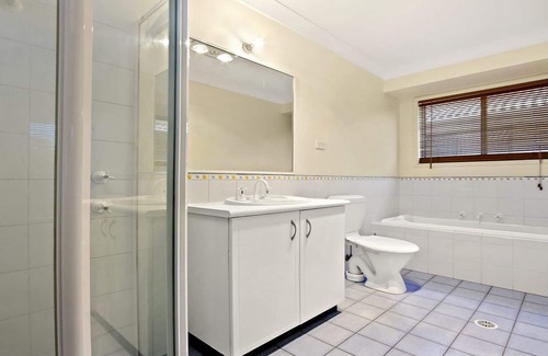Callala Beach Cottage | Dolphin Cottage - 380m stroll to Callala Beach