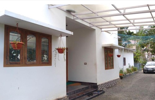 Kumily House | Dolphin Homestay