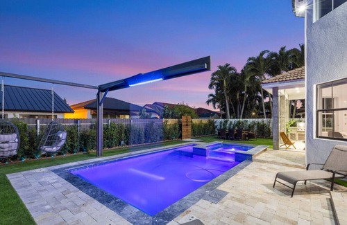 Ludlam House | Dolphin House/Lux Pool Rain