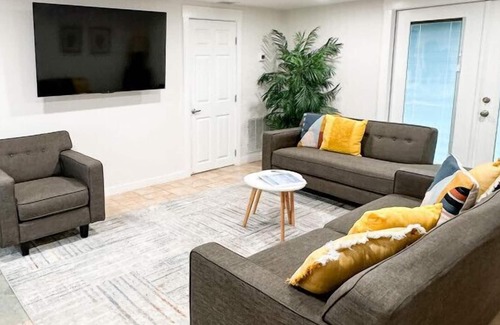 Grove City House | Dolphin Inn near Englewood & Boca Grande Beaches