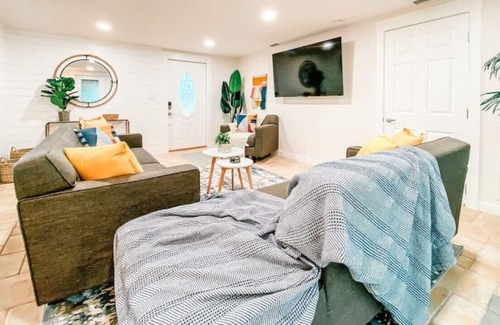Grove City House | Dolphin Inn near Englewood & Boca Grande Beaches