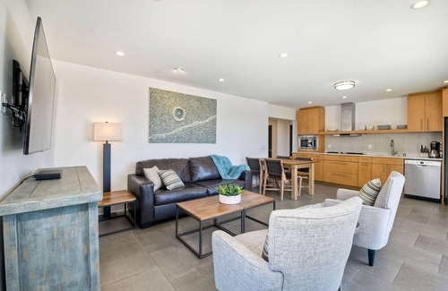 Carlsbad Apartment | Dolphin Main Level (2 bedroom/1 bath)