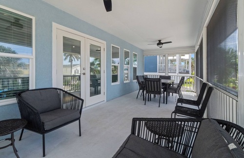 Mid Island House | *Dolphin Run Retreat*Awesome Ft. Myers Beach Home!Steps to Ocean!