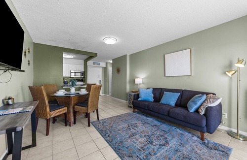 Northeast Virginia Beach Condo | Dolphin Run Unit 304