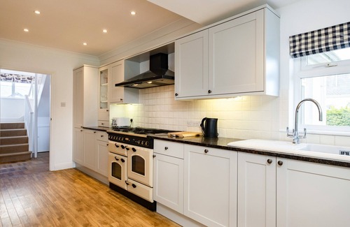 Trevone Cottage | DOLPHIN'S BARN, pet friendly, country holiday cottage in Trevone