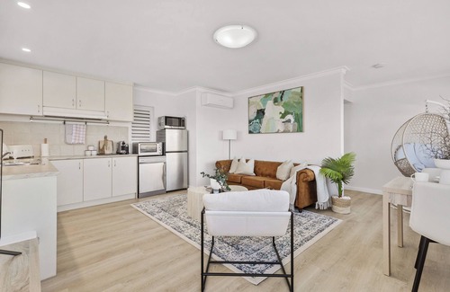 Shoalwater Apartment | Dolphin Spotting at Seaview Retreat