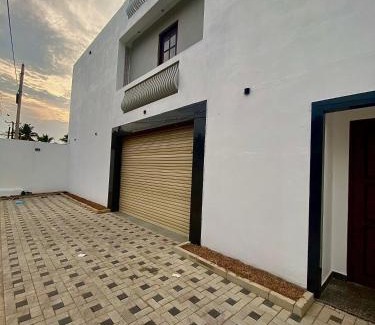 Beruwela House | Dolphin Villa