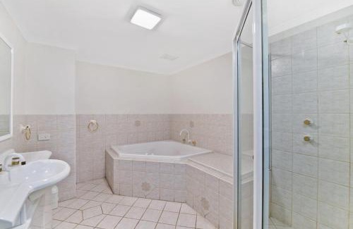 Port Macquarie Apartment | Dolphins 2 7 Commodore Crescent