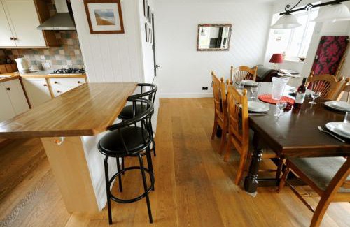 Charmouth House | Dolphins Leap