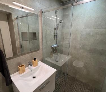 La Trinite Apartment | Domaine Baccia Donna Proche Nice, Climatisation, Jacuzzi chauffé, Pétanque & Parking gratuit