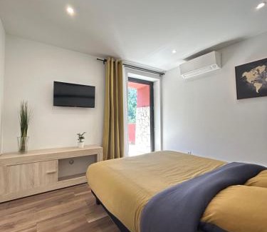 La Trinite Apartment | Domaine Baccia Donna Proche Nice, Climatisation, Jacuzzi chauffé, Pétanque & Parking gratuit