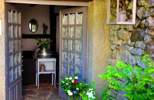 Mazieres Bed & Breakfast | Domaine Charente Glamping Familyroom Le Jardin with external toilet & shower house & outdoor kitchen