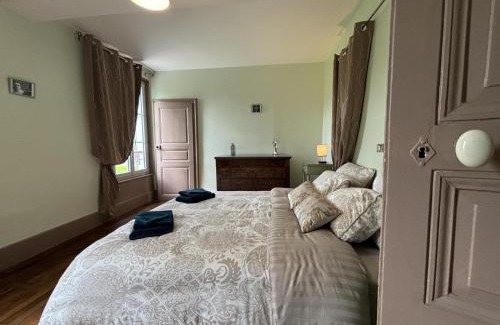 Jaligny-sur-Besbre House | Domaine charmant de 1830 avec spa et grands espaces à Jaligny-sur-Besbre - FR-1-489-541