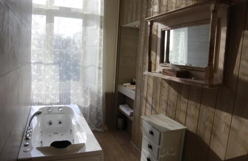 Condeau Hotel | Domaine De Villeray