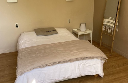 Jonquieres House | Domaine du Haut Débat in the heart of its vineyards