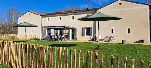 Montazeau House | Domaine du Pré de l'étang