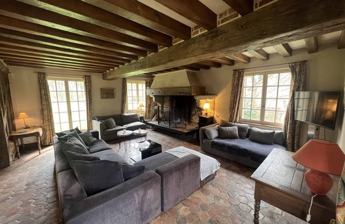Brinon-sur-Sauldre House | Domaine Les Muids - Gîte "les Oiseaux". Piscine et Forêt Privée Proche de Paris