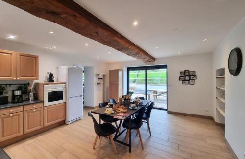 Pouilly-les-Feurs House | Domaine paisible avec piscine privée et animaux acceptés, idéal pour 12 à 14 personnes - FR-1-496-344