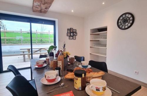 Pouilly-les-Feurs House | Domaine paisible avec piscine privée et animaux acceptés, idéal pour 12 à 14 personnes - FR-1-496-344