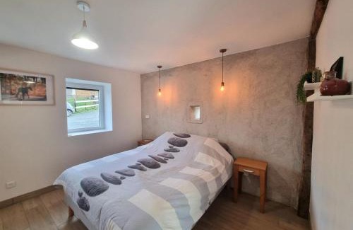 Pouilly-les-Feurs House | Domaine paisible avec piscine privée et animaux acceptés, idéal pour 12 à 14 personnes - FR-1-496-344