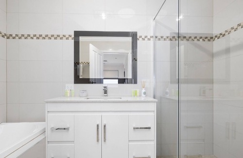 Chelsea House | Domi Rentals - The Argyle Residence