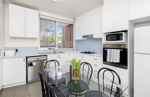 St. Kilda East Apartment | Domi Rentals - The Alma Apartment