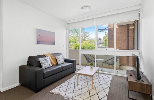 St. Kilda East Apartment | Domi Rentals - The Alma Apartment