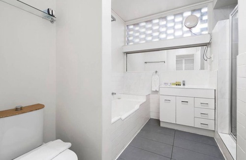 St. Kilda East Apartment | Domi Rentals - The Alma Apartment