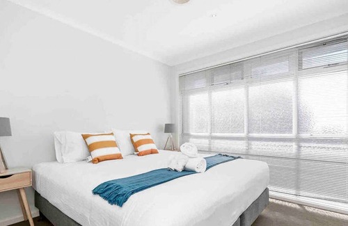 Clayton House | Domi Rentals - The Bett Residence (Walk to Monash)