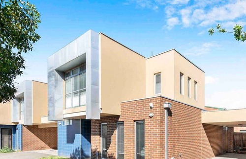 Clayton House | Domi Rentals - The Bett Residence (Walk to Monash)