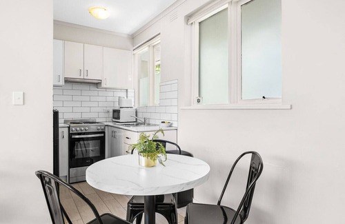 Balaclava Apartment | Domi Rentals - The Carlisle Apartments