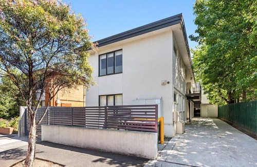 Balaclava Apartment | Domi Rentals - The Carlisle Apartments