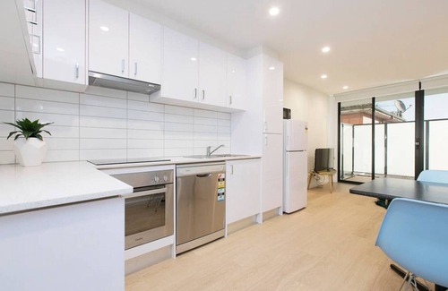 Balaclava Apartment | Domi Rentals - The Carlisle Apartments