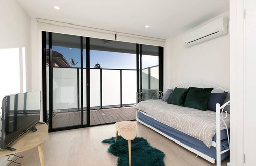 Balaclava Apartment | Domi Rentals - The Carlisle Apartments