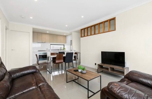 Chadstone House | Domi Rentals - The Chadstone Townhouse