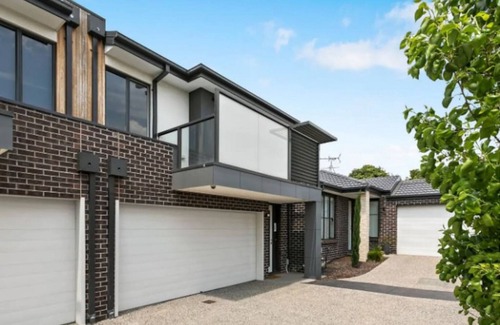 Chadstone House | Domi Rentals - The Chadstone Townhouse