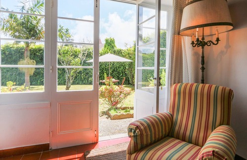 Furnas House | Domus Adepta Charming w/ Garden