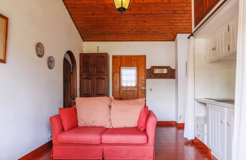 Furnas House | Domus Adepta Charming w/ Garden