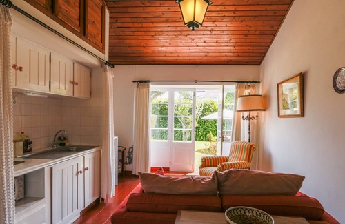 Furnas House | Domus Adepta Charming w/ Garden