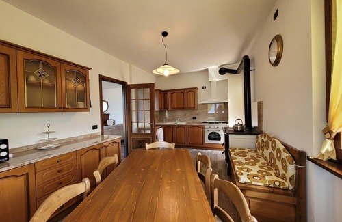 Costa Volpino Villa | Domus Bianca Single villa surrounded by greenery with a wide view of Lake Iseo