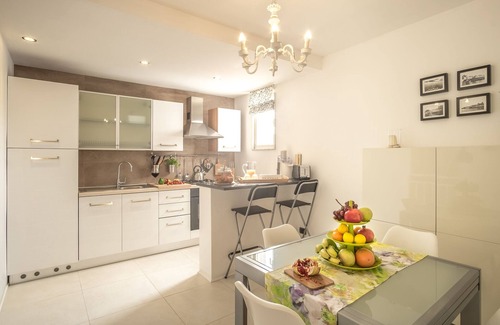 Santa Lucia Apartment | Domus Claudia - Holiday Homes