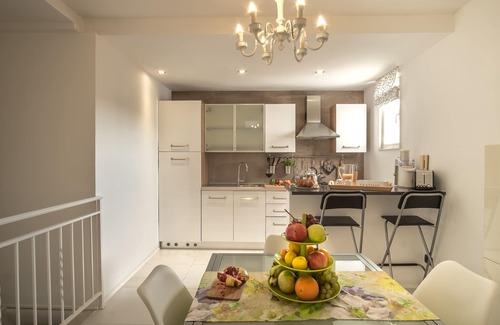 Santa Lucia Apartment | Domus Claudia - Holiday Homes