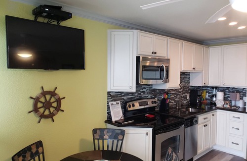 Galveston Condo | Don't Cross Seawall to Get to the Beach!