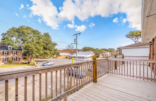 Chic's Beach Condo | Don't Miss Out on a Fully Updated Condo Less Than 200ft to the Beach Entrance!