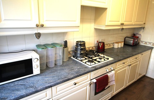 Doncaster Apartment | Doncaster Central Apartment Sleeps 5 Very Quiet