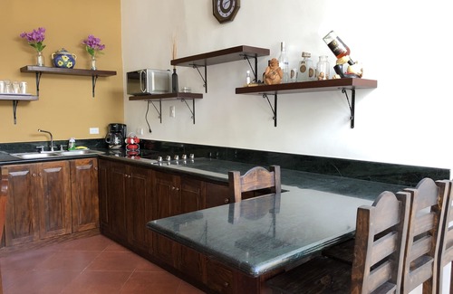 Antigua Guatemala House | “Donde Chiqui” Cozy House two blocks from La Merced Church