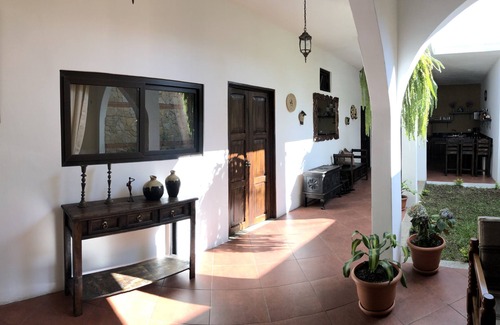 Antigua Guatemala House | “Donde Chiqui” Cozy House two blocks from La Merced Church