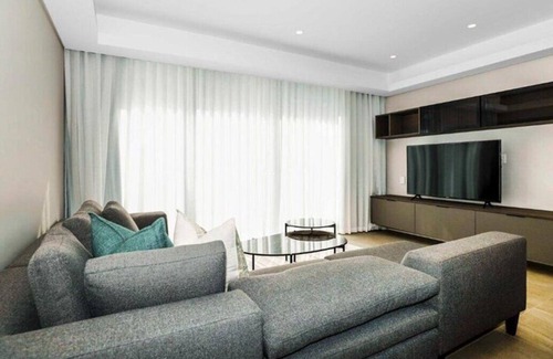 Greater Johannesburg Metropolitan Area Apartment | DonnaMae’s Flat