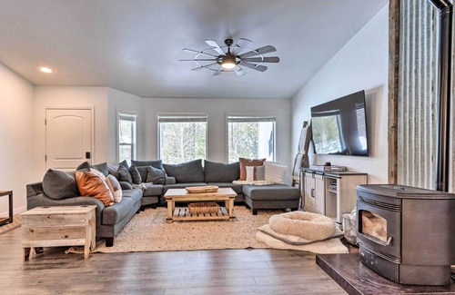 Fir Grove Estates House | Donnelly Vacation Rental Near Lakes & Skiing!
