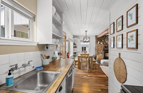 Donner Lake Woods Cottage | Donner Lake Cottage | Cozy Pet Friendly Cottage